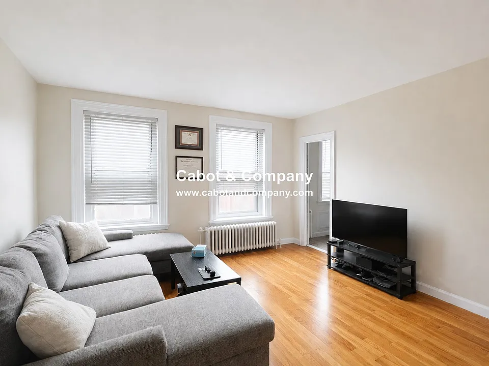 217 Newbury St #4