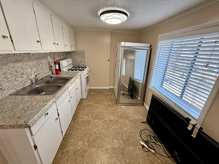 81 N South St #4 — Photo 2
