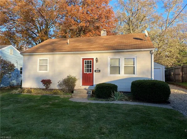 1060 Park Ave NE, North Canton, OH 44720