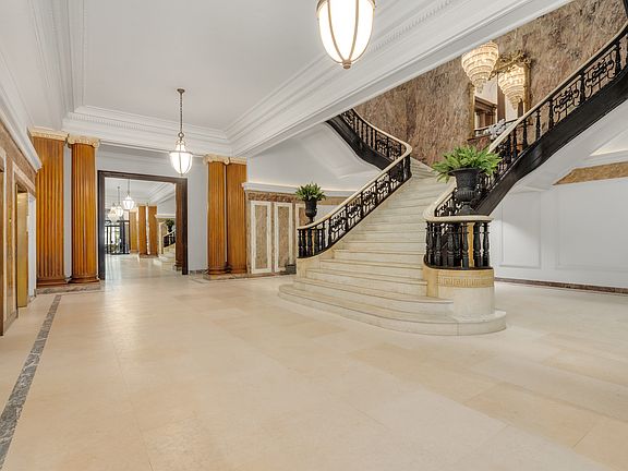 5th image of 32 W 40th St APT 4G