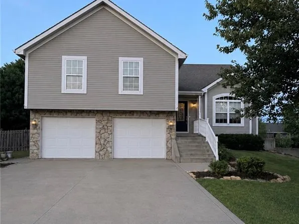 3705 Lee Ct, Leavenworth, KS 66048