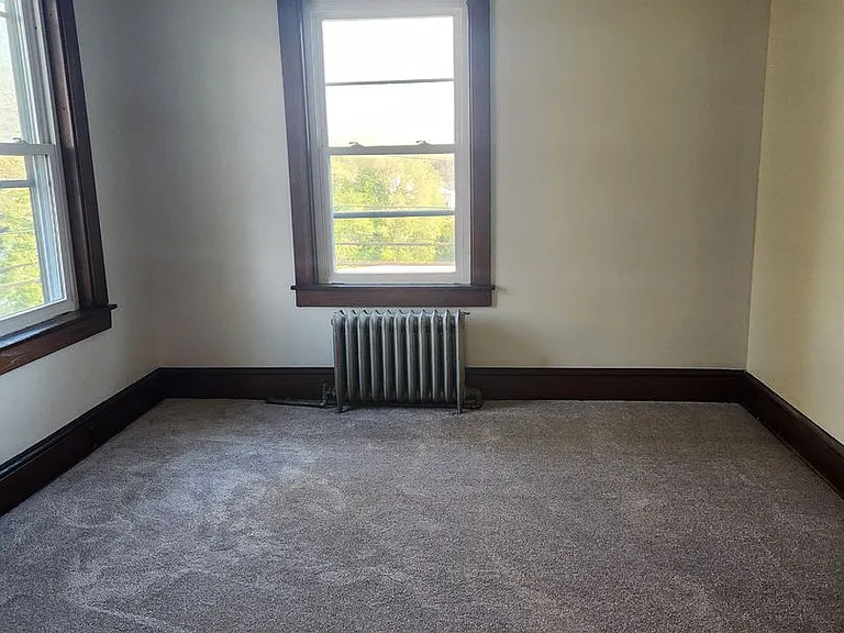 470 Maple St — Photo 18