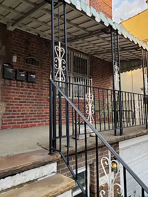 Rented by Aidonis Realty | media 2