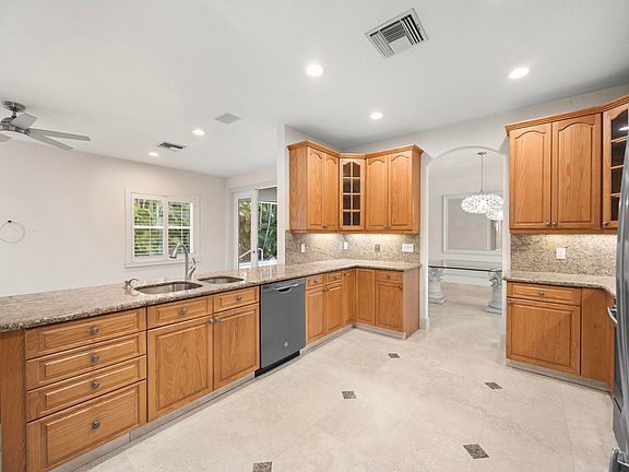 5th image of 1558 Farmington Avenue