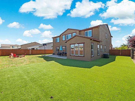 3rd image of 705 Foxtrace Lane