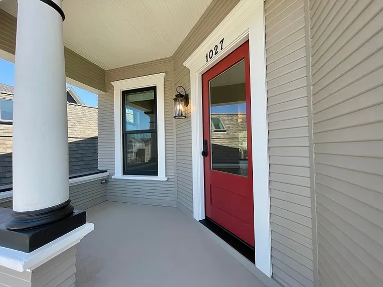 1027 Lincoln Ave — Photo 4