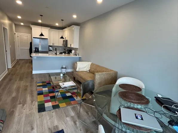 3118 N Greenview Ave, Chicago, IL