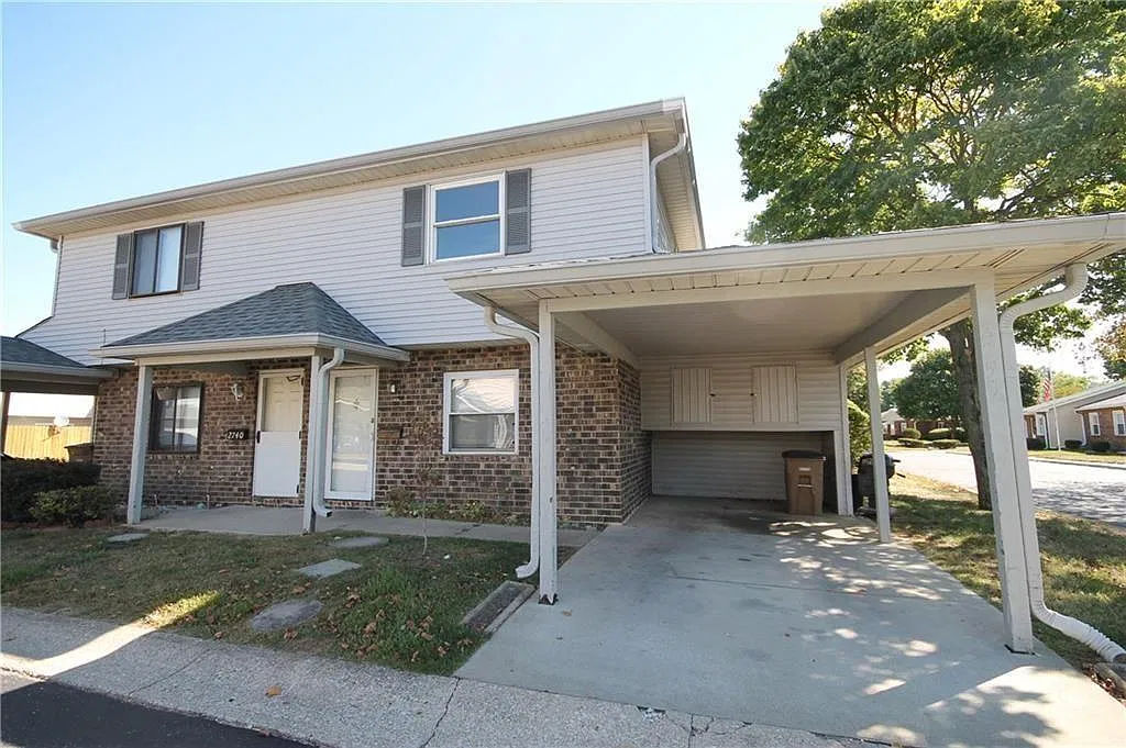 3 bed, 1.5 bath, 1244 sqft, $1,300 — Photo 1