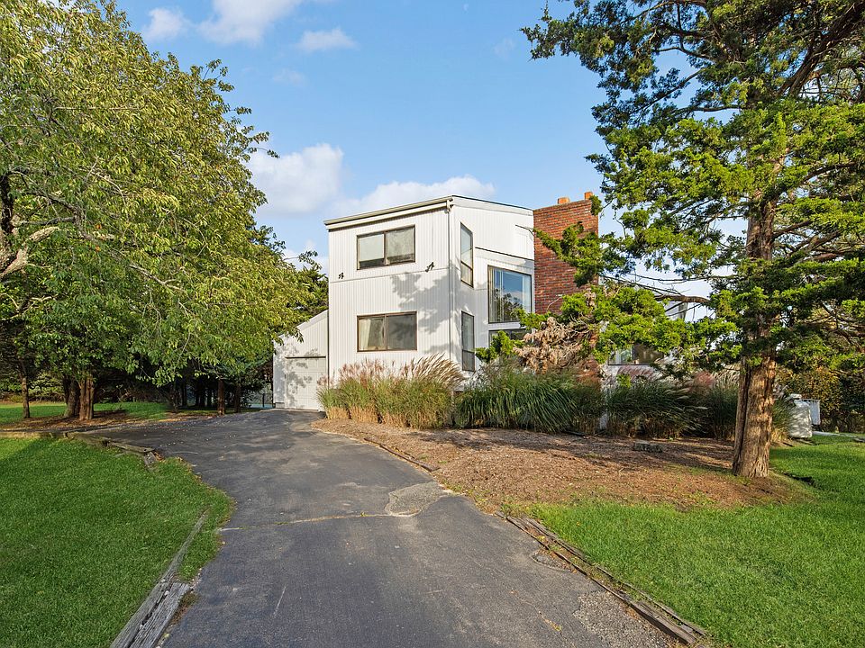 1st image of 10 Meadow Ln