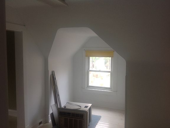 attic / 3rd floor side room