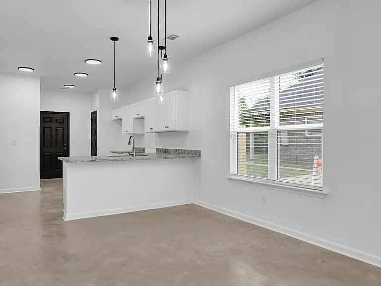 777 Hanley St — Photo 2