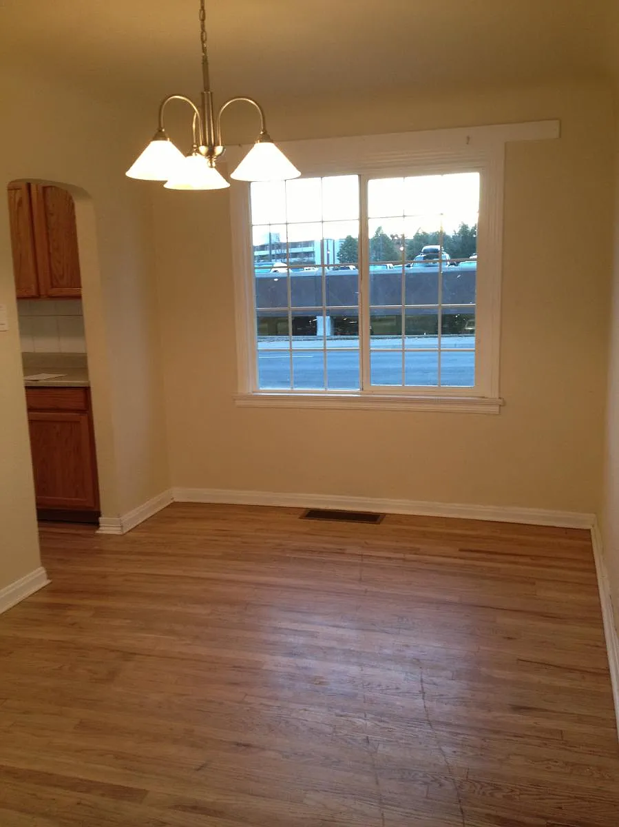 dinnig room - 1825 S High St
