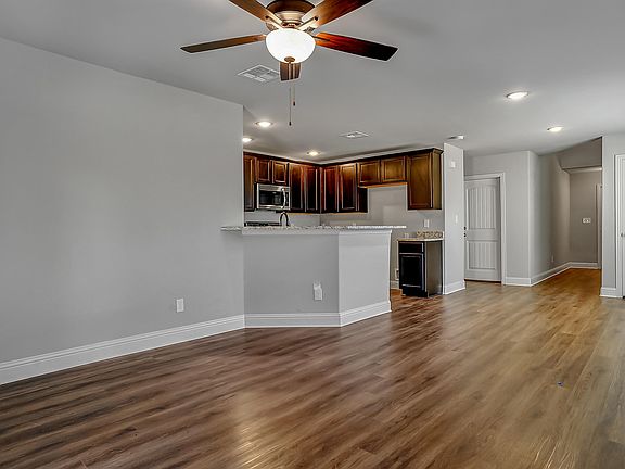 5th image of 2741 W Washington St
