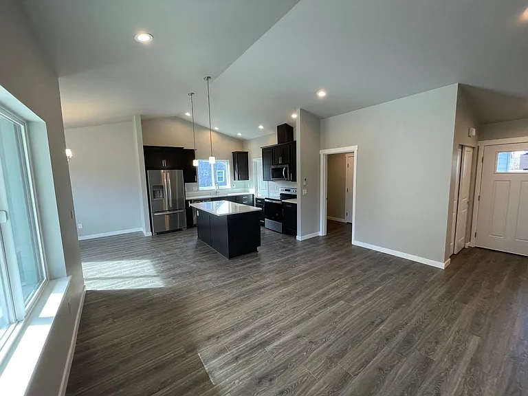 2707 Oakes Ave — Photo 5