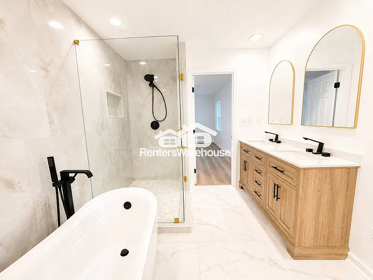 338 Travis St — Photo 21