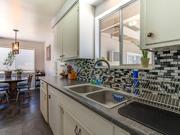 3rd image of 968 Camino Ct
