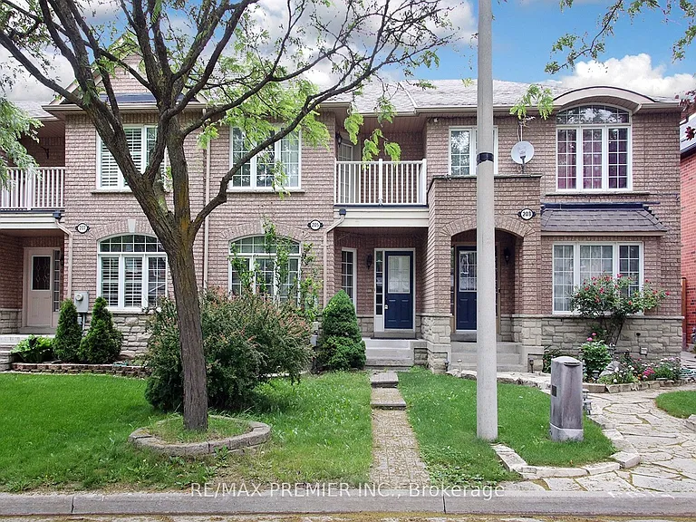 205 Equator Cres — Photo 1