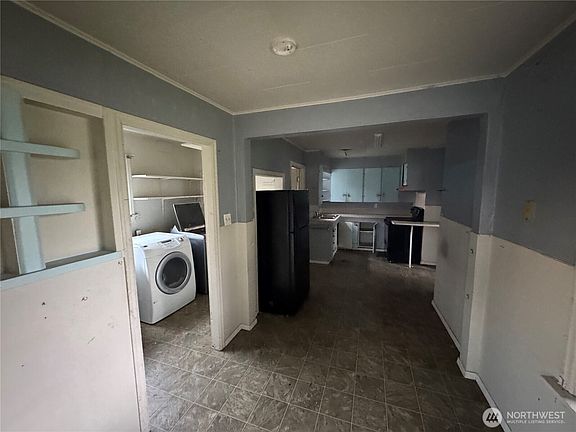 2nd image of 1203 Beach Avenue