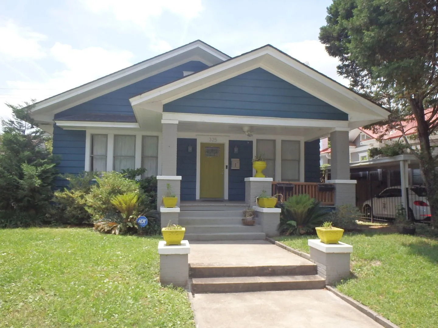 Charming Ardsley Park Three Bedroom Bungalow — Photo 2