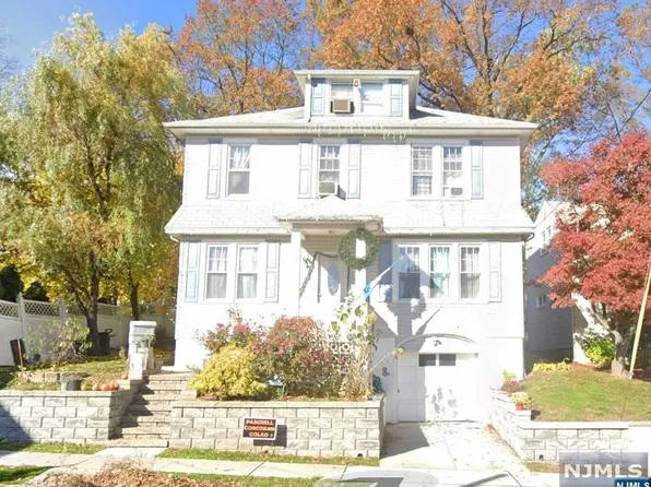 749 Florence Pl, Cliffside Park, NJ 07010