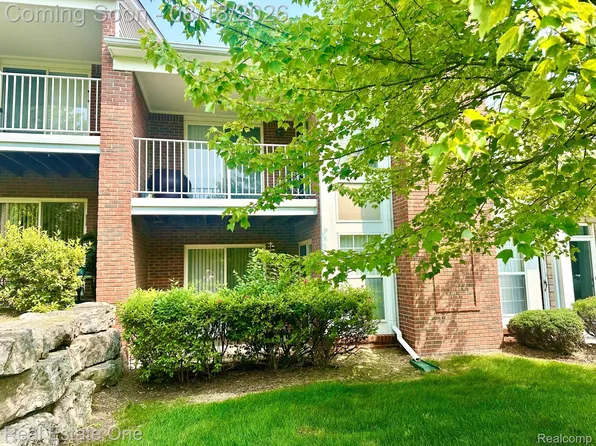 4576 Berkshire Dr, Sterling Heights, MI 48314