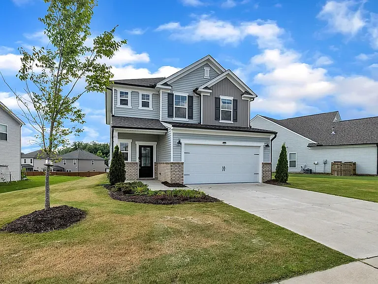 2307 Bethpage Dr — Photo 2