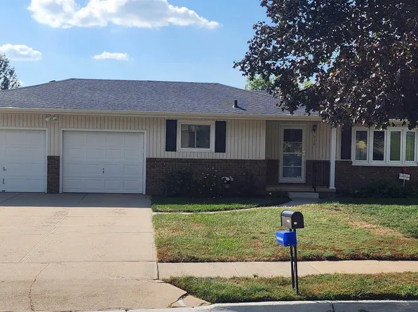 710 Pawnee Dr, Gretna, NE 68028