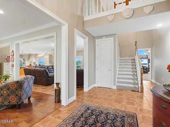 2nd image of 10 Magnolia Ln #S