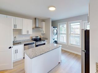 192 Paris St APT 3, Boston, MA 02128