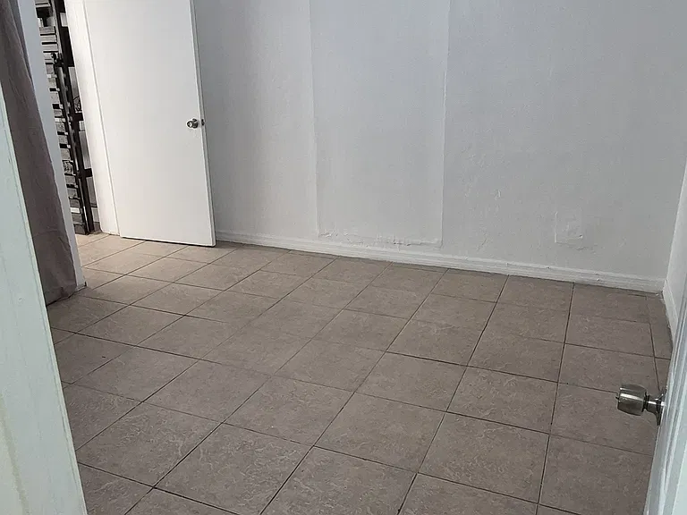 17152 NE 3rd Ct — Photo 14