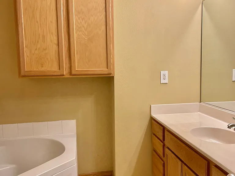 3805 NE Gardenia Ln — Photo 18