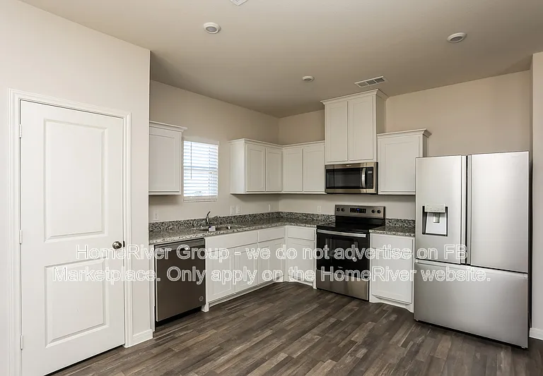 413 Jameson St — Photo 10