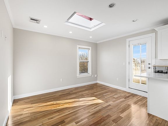 5th image of 499-501 Sumner St #3