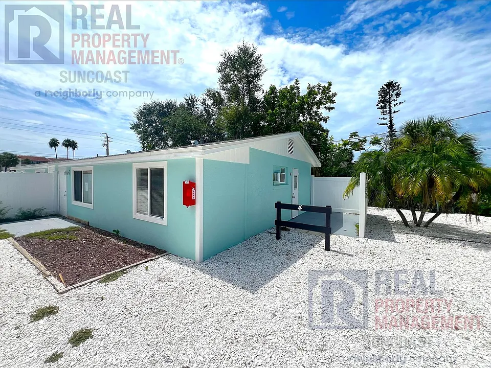 1615 Stickney Point Rd #4
