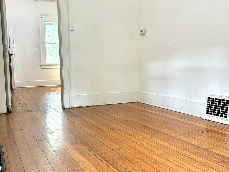811 S Van Buren St — Photo 10