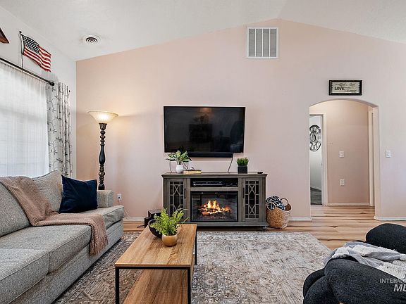 5th image of 3013 Mimosa Ln