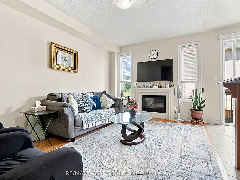 35 Sky Harbour Dr — Photo 5