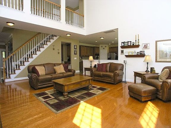 4th image of 2327 Axford Ln