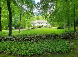 27 Armand Pl, Ridgefield, CT 06877