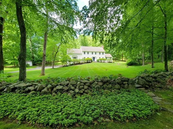 27 Armand Place, Ridgefield, CT 06877