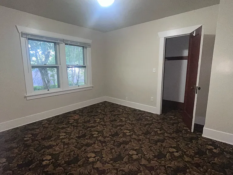 410 NE Colorado St — Photo 11