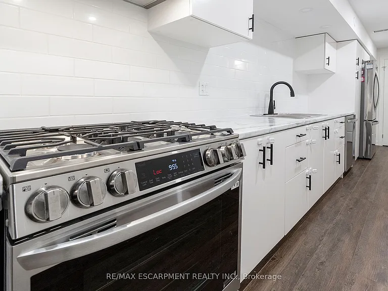 22 Whithorn Cres #LOWER — Photo 7