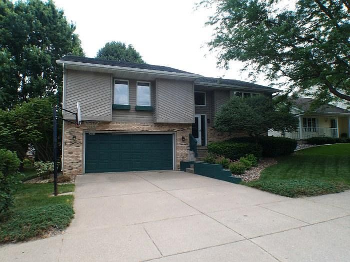1st image of 1907 Sandalwood Dr