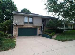 1907 Sandalwood Dr, Onalaska, WI 54650