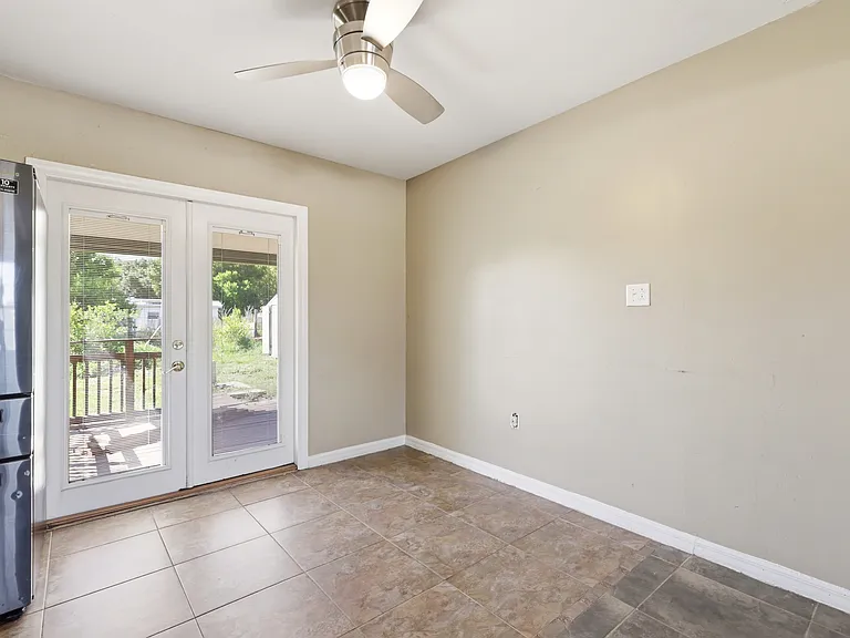 1107 Jamela Dr — Photo 14