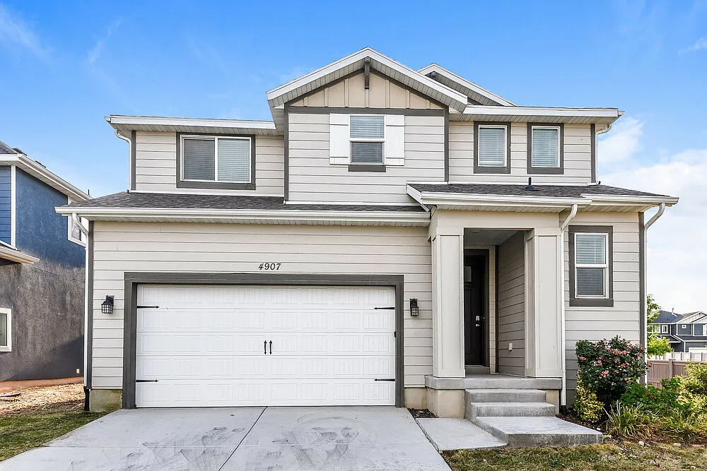 3 bed, 2.5 bath, 2531 sqft, $2,215 — Photo 1
