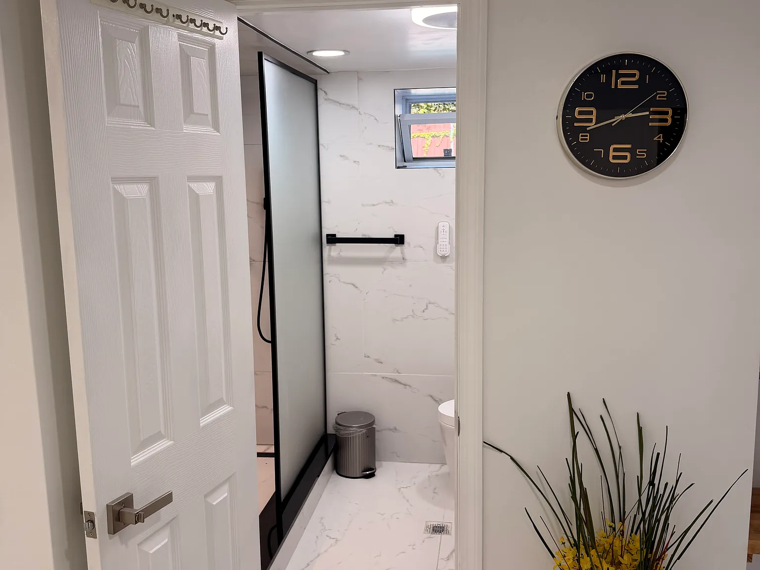 2 bed, 1100 sqft, $3,200 — Photo 2