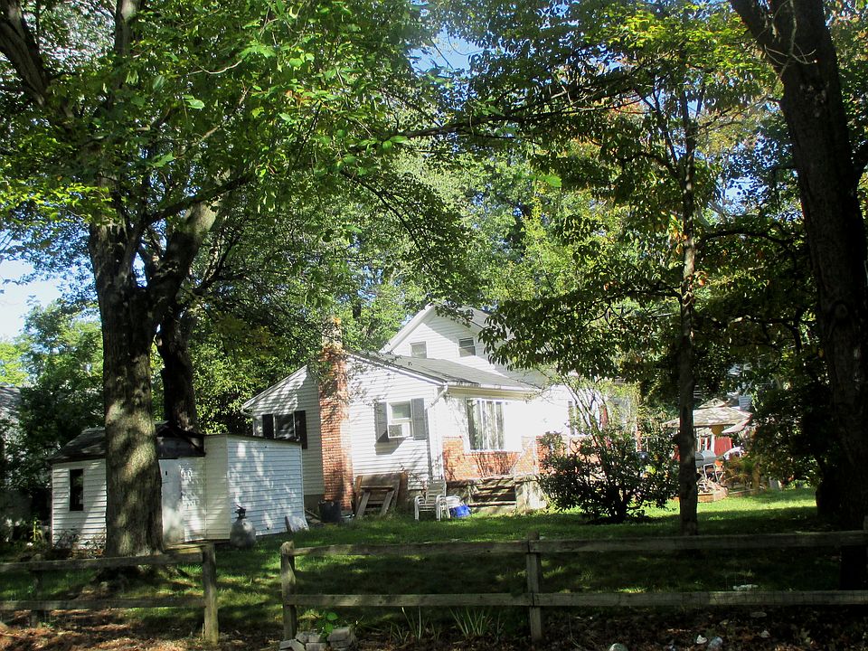 2nd image of 36 1st St