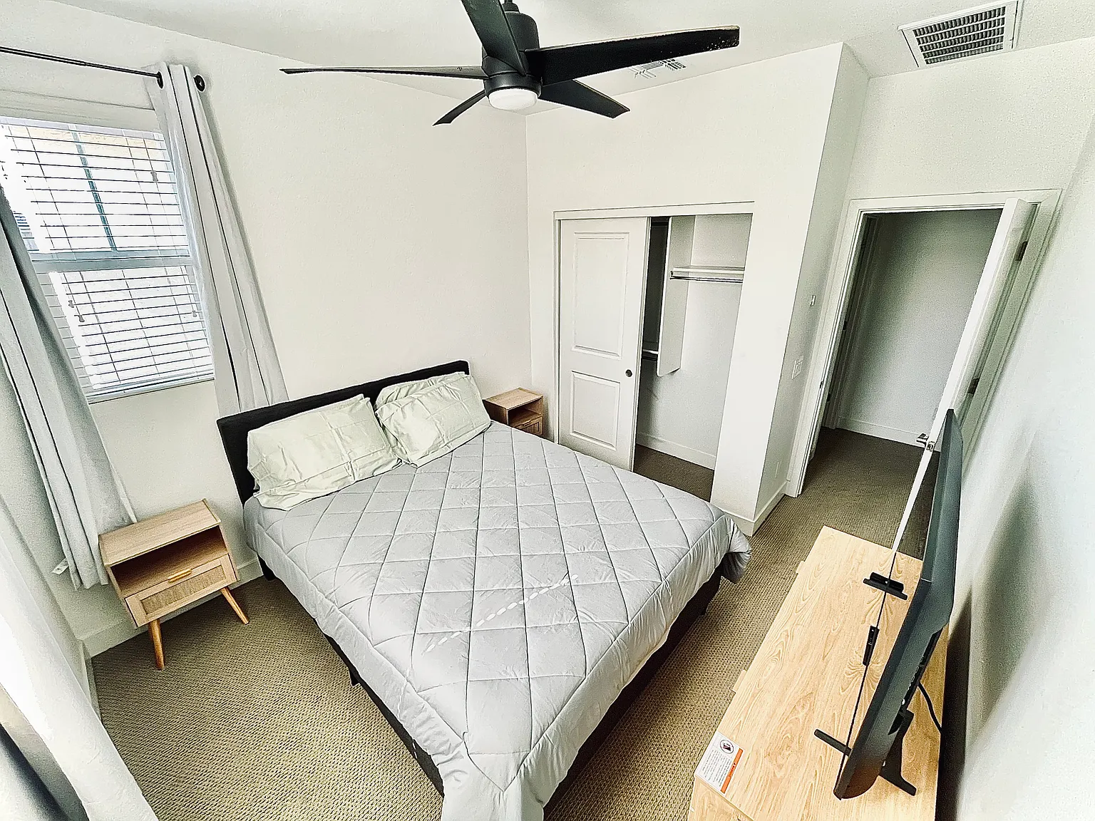 1 bed, 2.5 bath, 1500 sqft, $900 — Photo 2