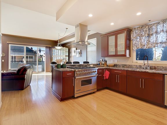 3rd image of 7916 Blackburn Ave #4